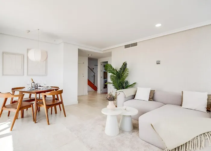 Sea View & Mountain View With Private Jacuzzi - Sunset Golf, 에스테포나