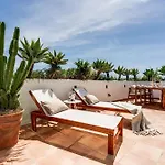 Sea View & Mountain View With Private Jacuzzi - Sunset Golf, Apartamento Estepona