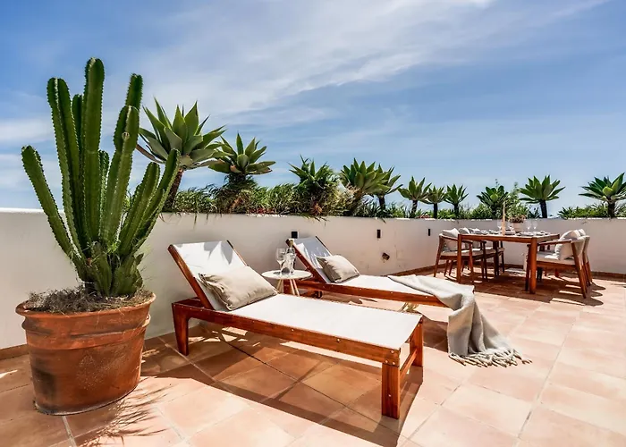 Sea View & Mountain View With Private Jacuzzi - Sunset Golf, Lägenhet Estepona