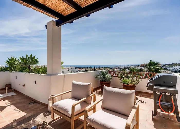 Sea View & Mountain View With Private Jacuzzi - Sunset Golf, Lägenhet Estepona