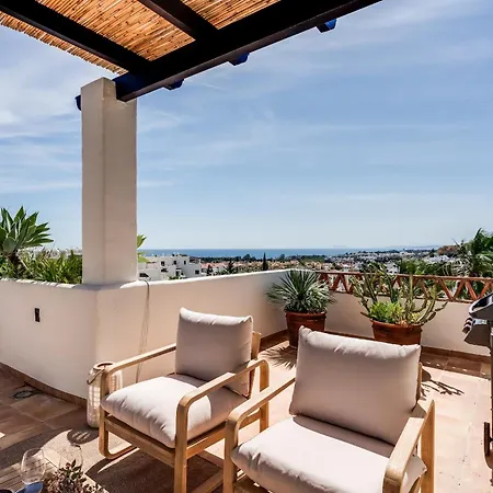 Sea View & Mountain View With Private Jacuzzi - Sunset Golf, Appartamento Estepona